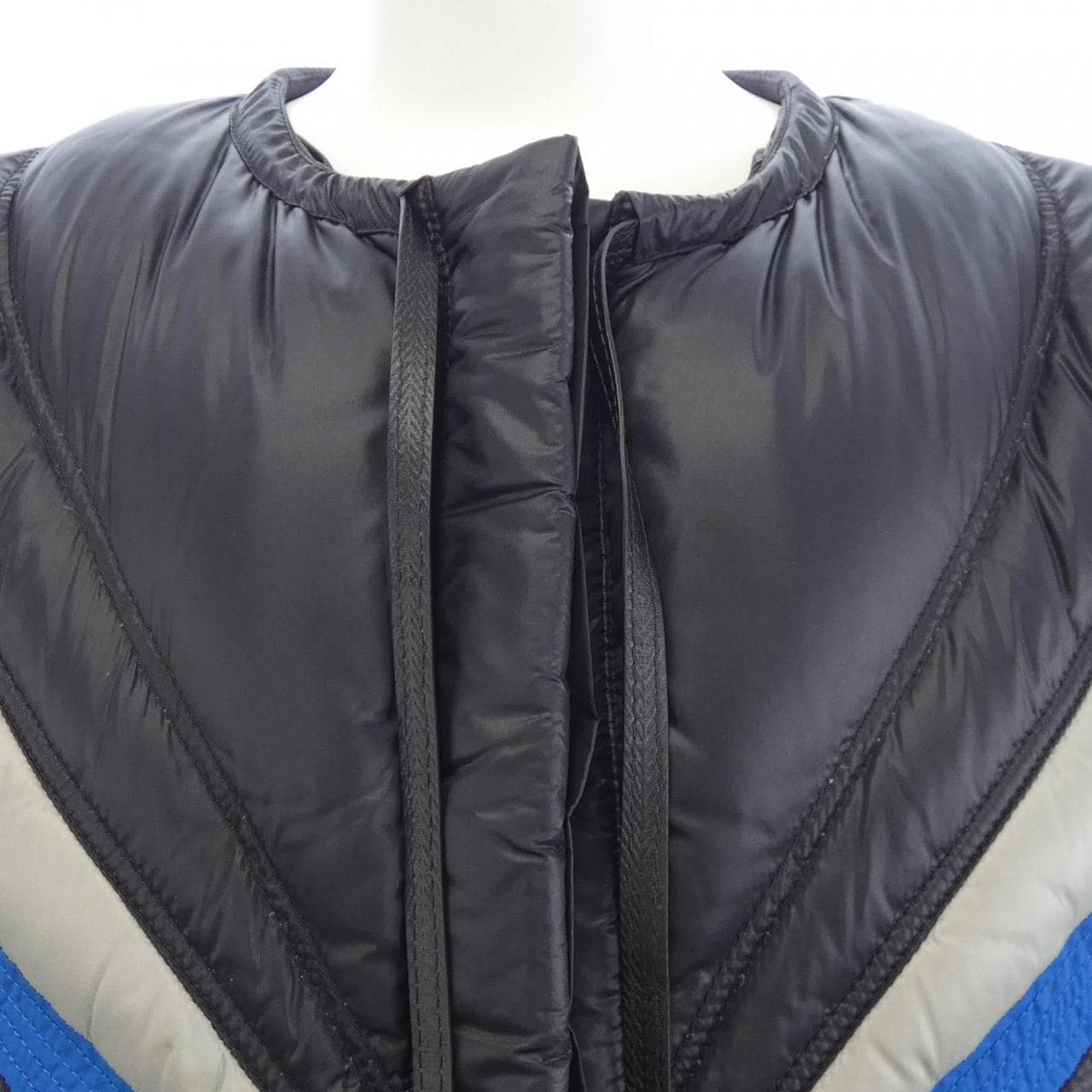 ルイヴィトン LOUIS VUITTON FEJA77ASQ ダウンジャケット