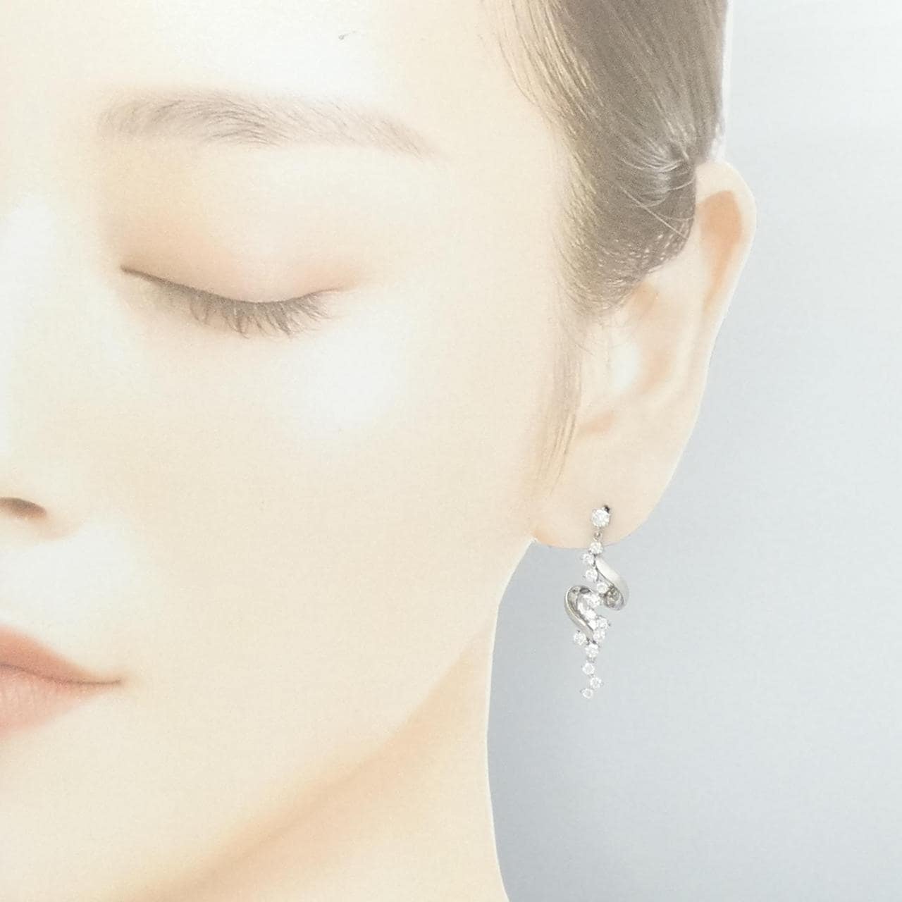 K18WG ダイヤモンド ピアス 1.00CT