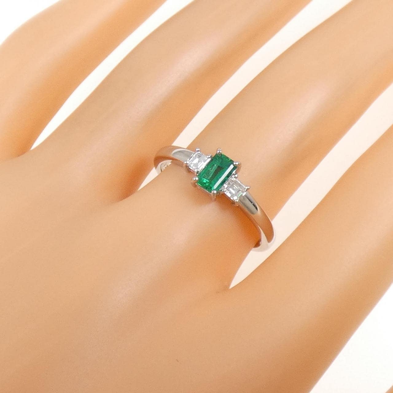 PT900 エメラルド リング 0.34CT