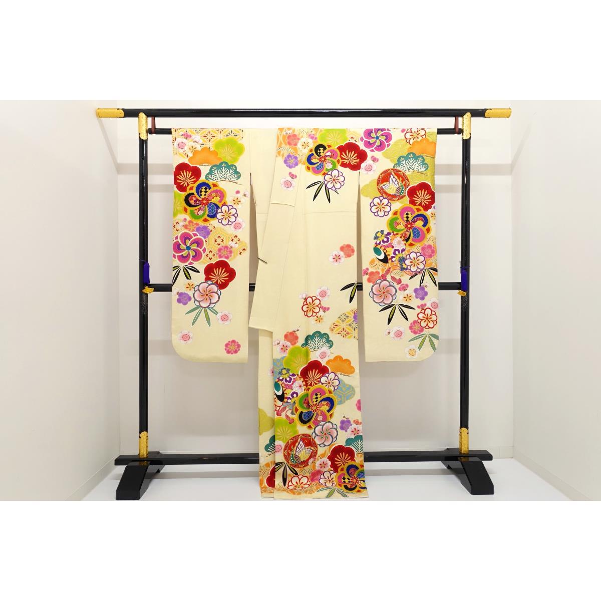 Furisode Yuzen gold color processing with embroidery