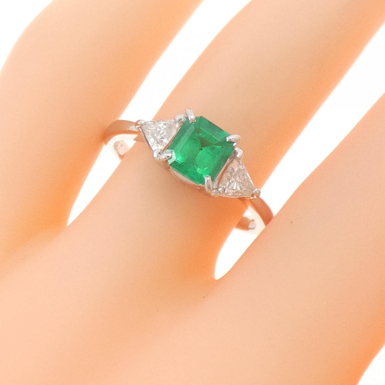 PT900 エメラルド リング 0.66CT