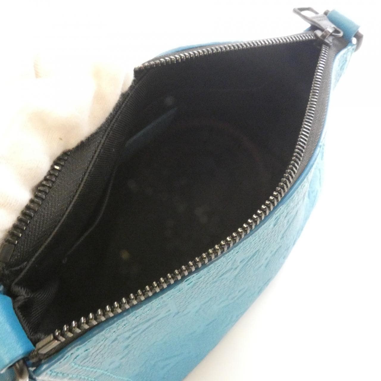 ルイヴィトン トリヨン モノグラム トリアングル メッセンジャー M55925 ショルダーバッグ