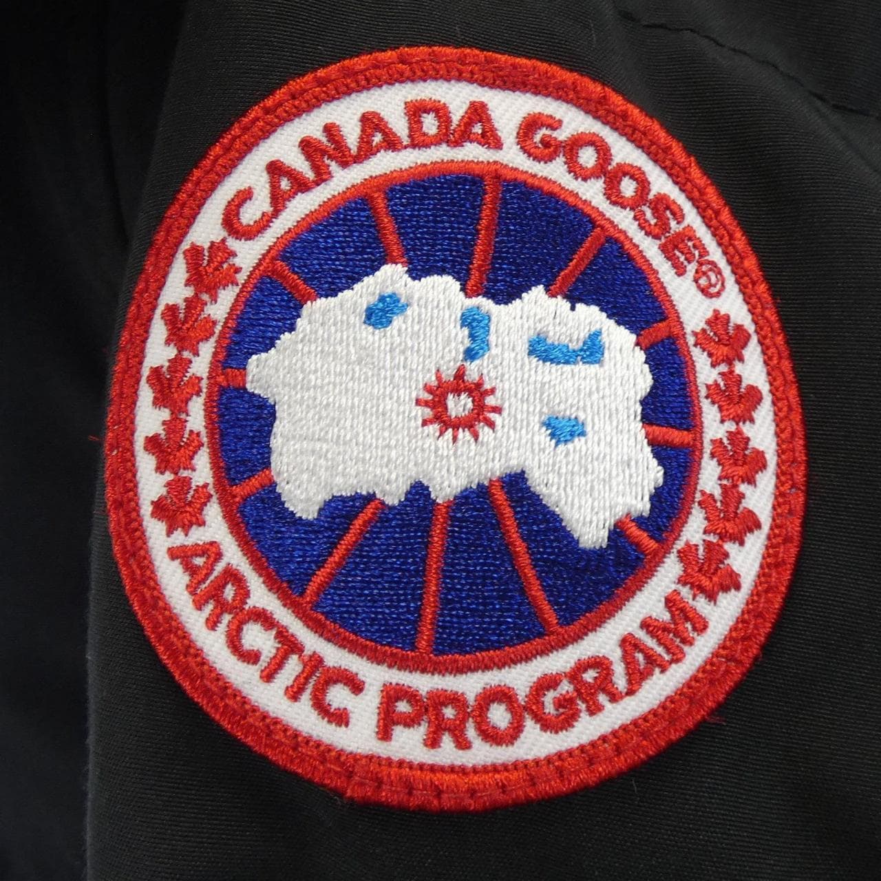 加拿大鵝CANADA GOOSE羽絨大衣