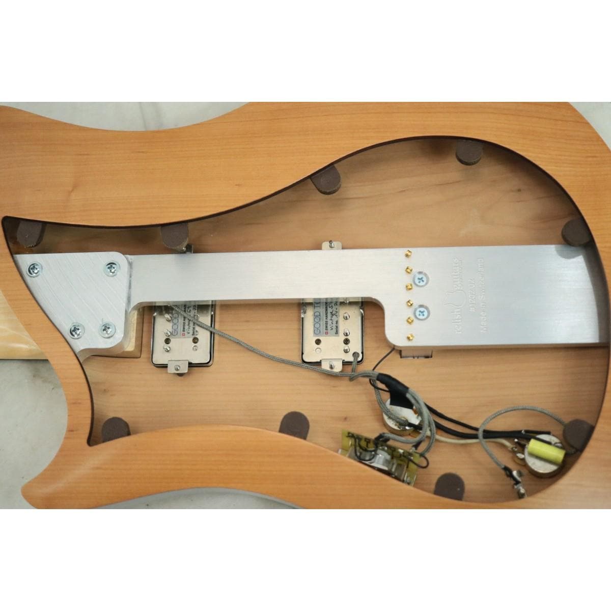 Ｒｅｌｉｓｈ　Ｇｕｉｔａｒｓ Ｃｈｅｒｒｙ　Ｊａｎｅ