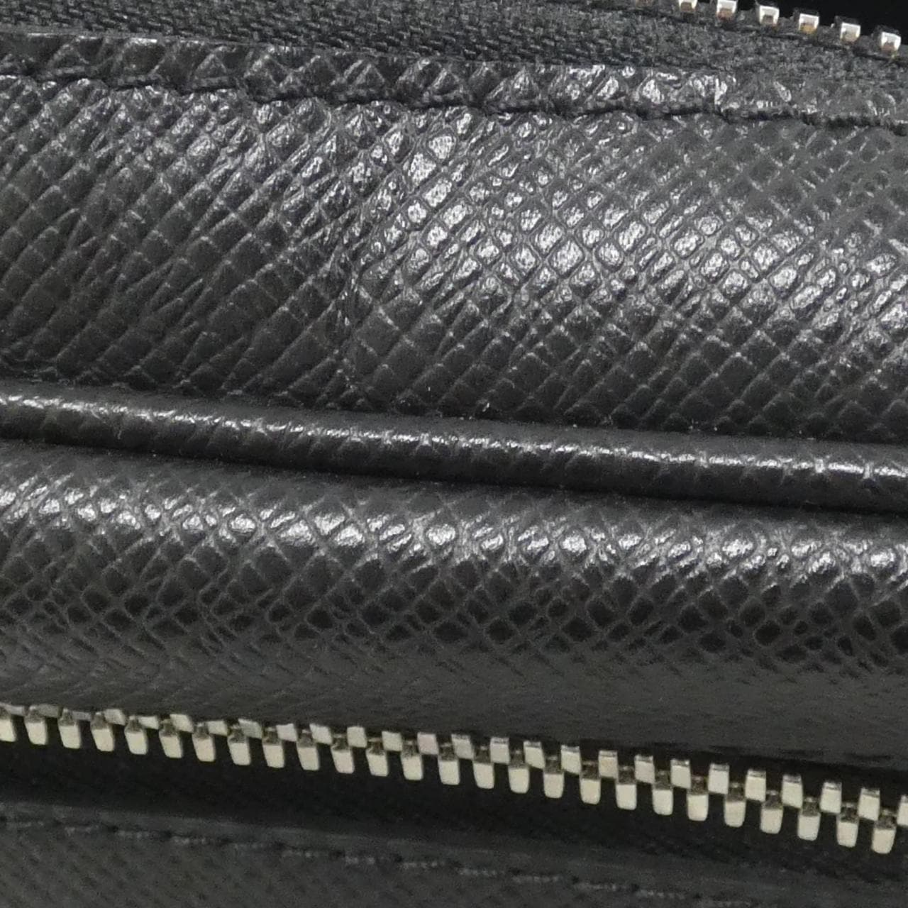 ルイヴィトン タイガ ポシェット カサイ M30441 セカンドバッグ