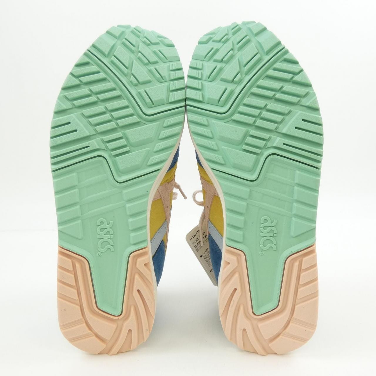 ASICS运动鞋