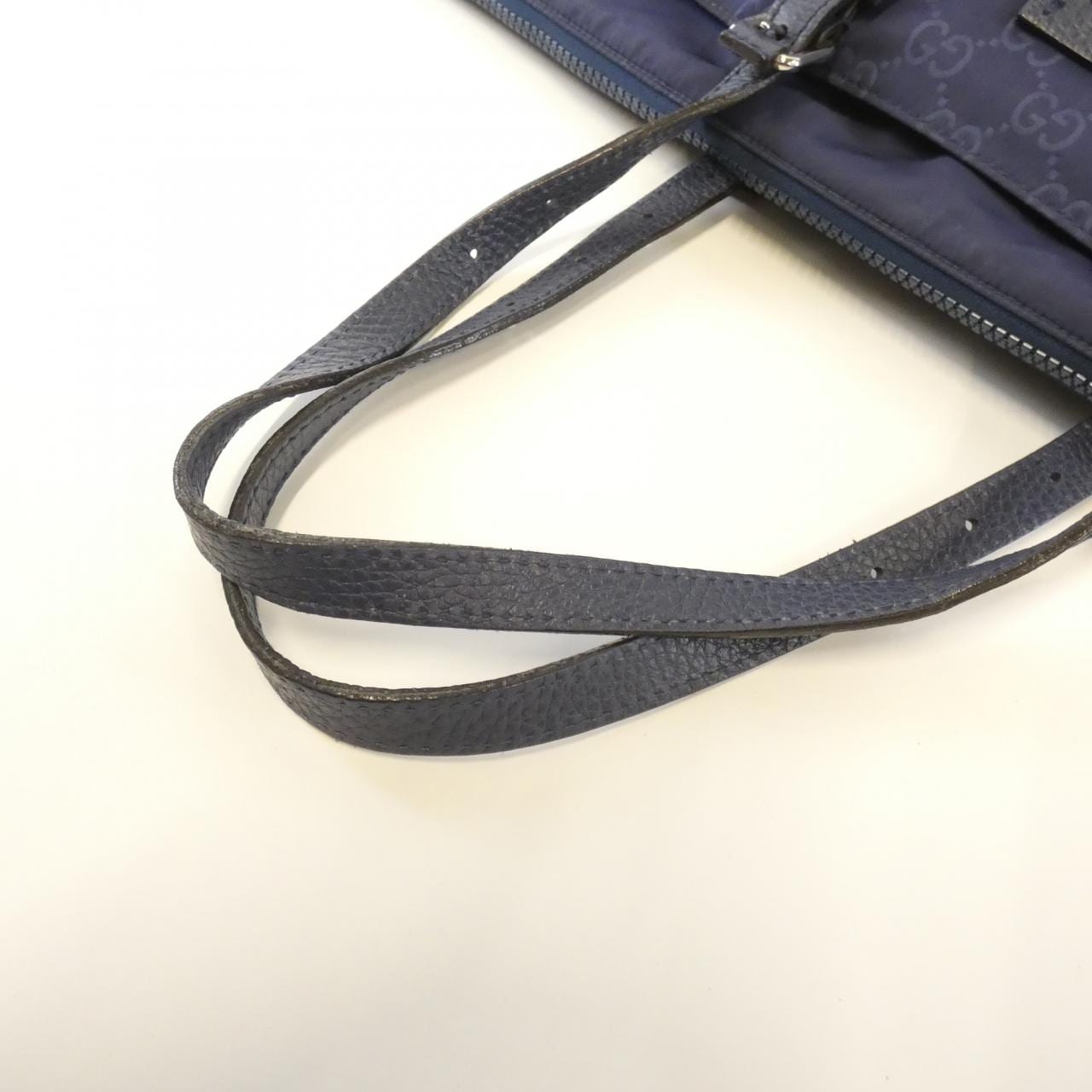 グッチ 387068 KQF1N バッグ