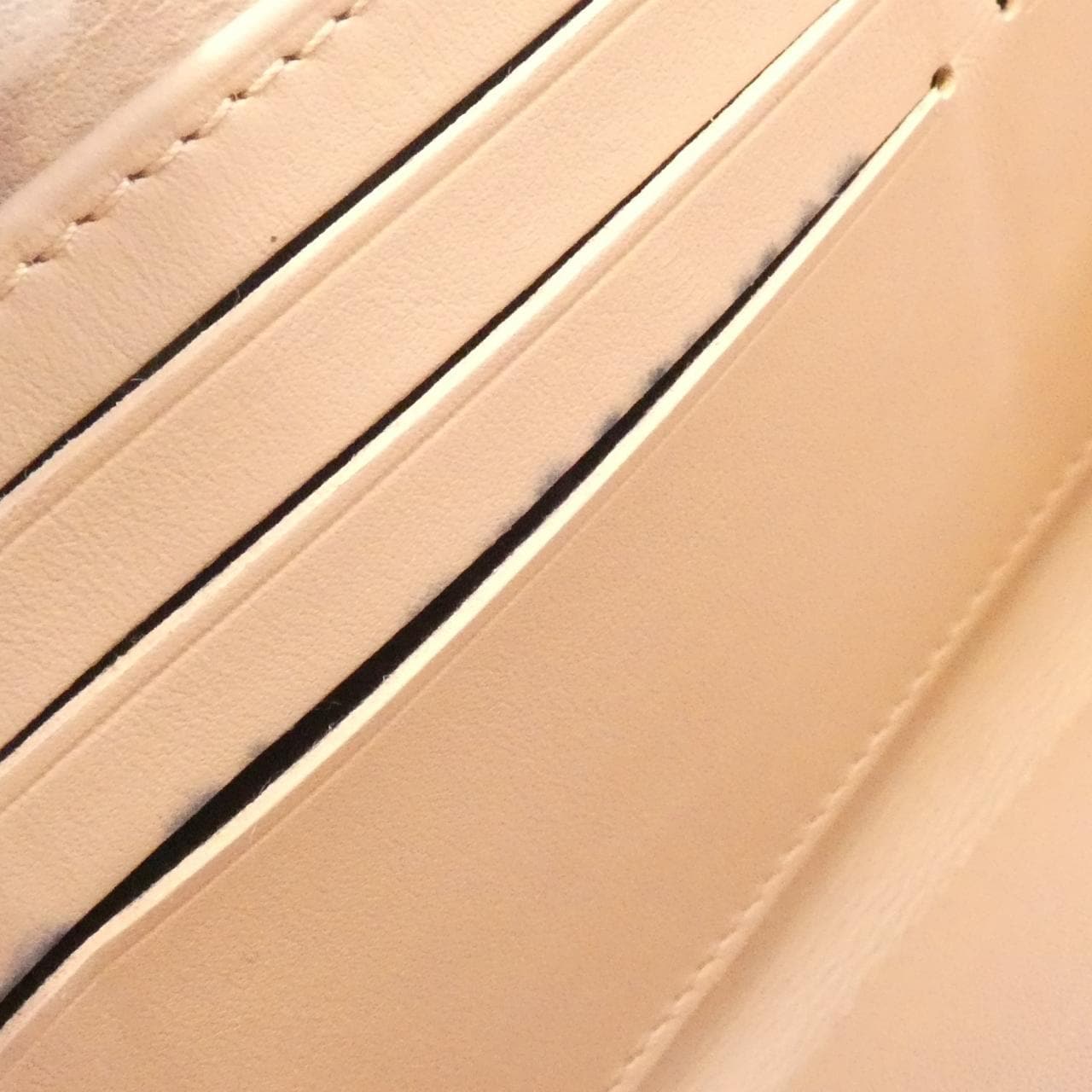 ルイヴィトン マヒナ ジッピー ウォレット M61868 財布