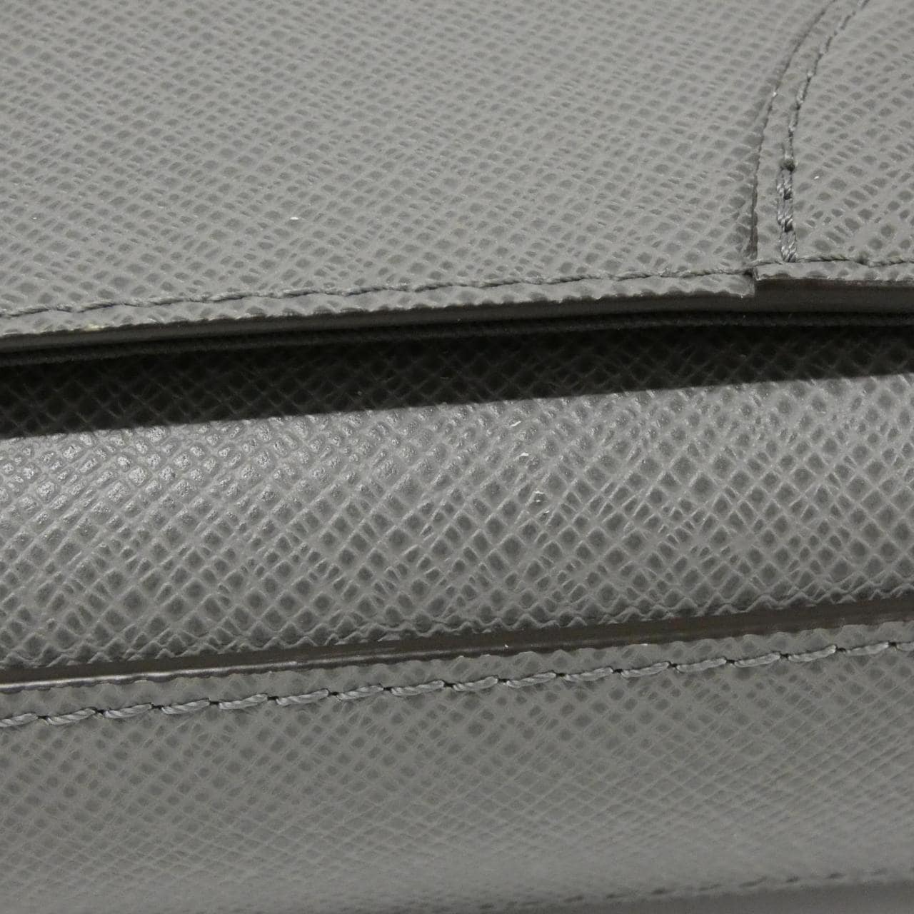 ルイヴィトン タイガ ニュー フラップ メッセンジャー M30808 ショルダーバッグ