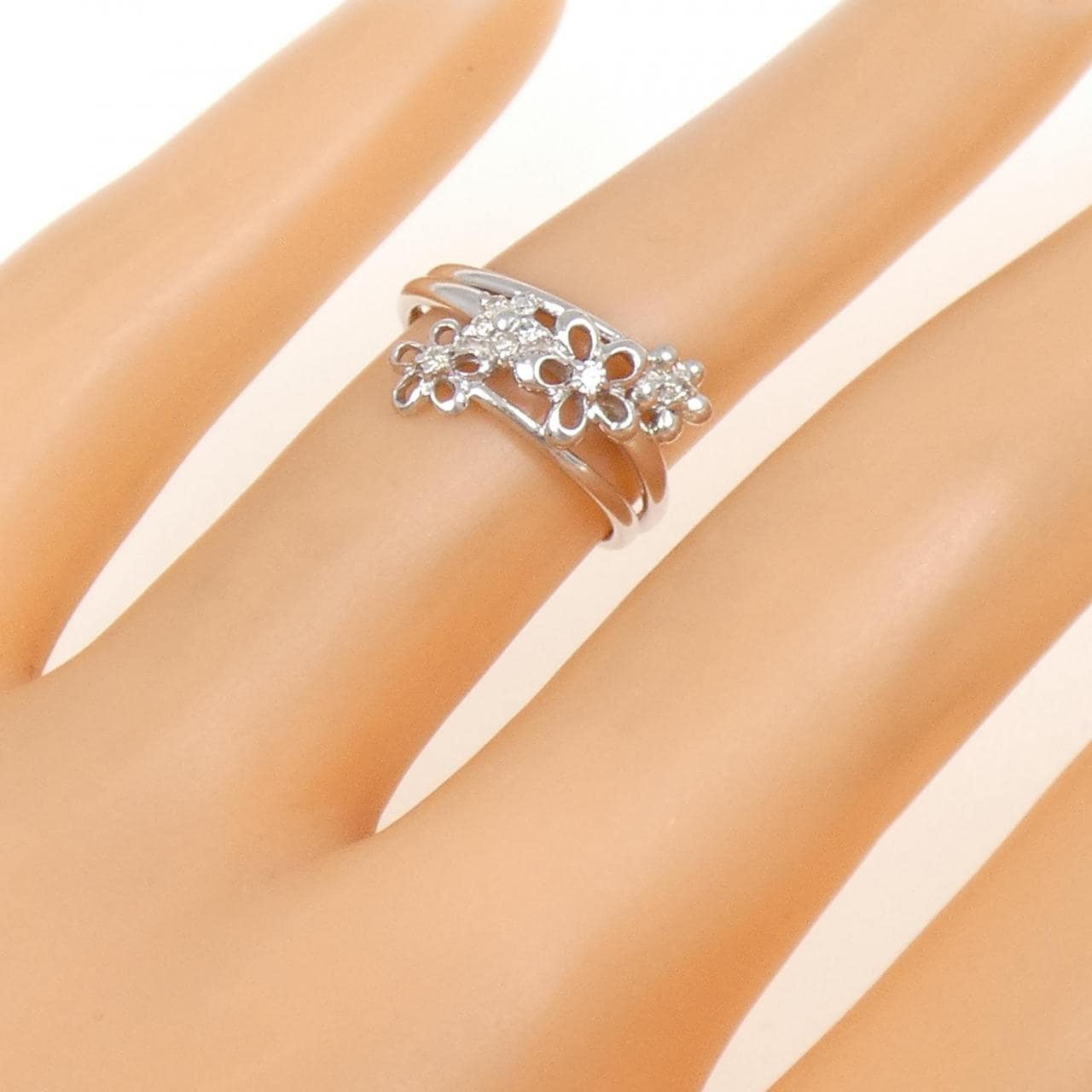 K10WG フラワー ダイヤモンド リング 0.06CT