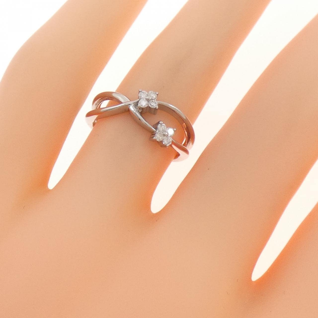 K18WG フラワー ダイヤモンド リング 0.11CT