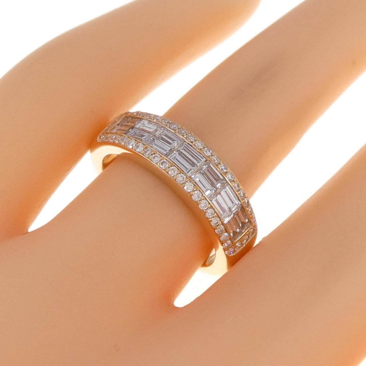 750PG Diamond ring