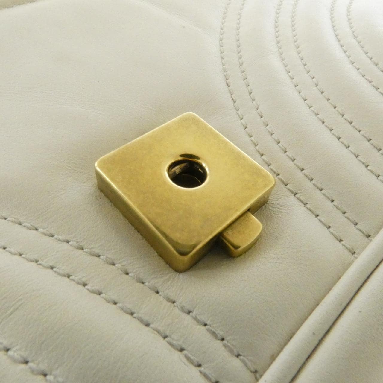 グッチ GG MARMONT 446744 DTD1T ショルダーバッグ