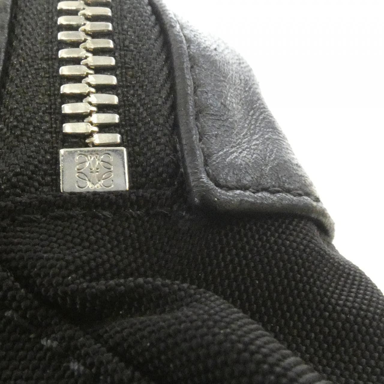 ロエベ パフィーB687C60X01 ショルダーバッグ