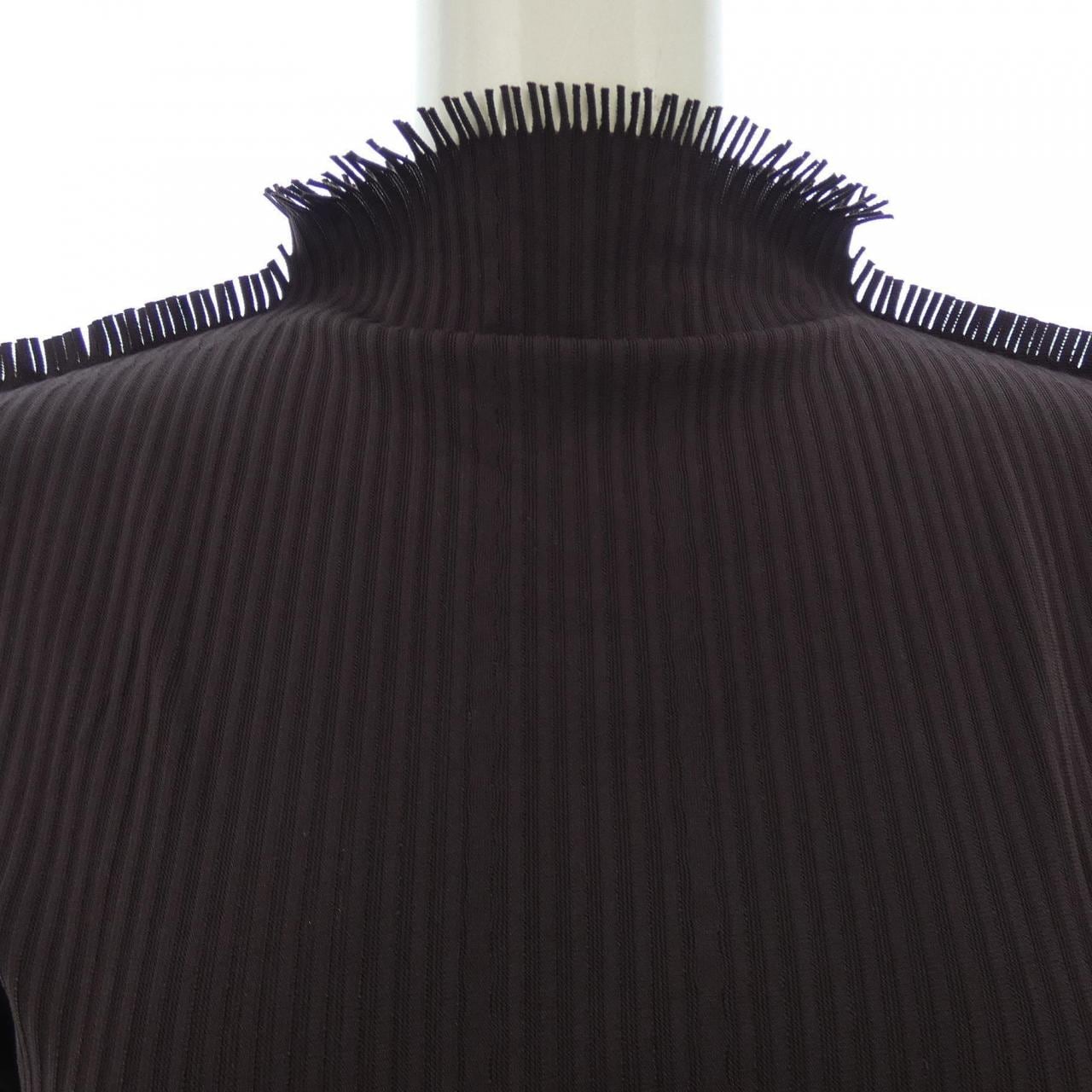 百褶PLEATS PLEASE上衣