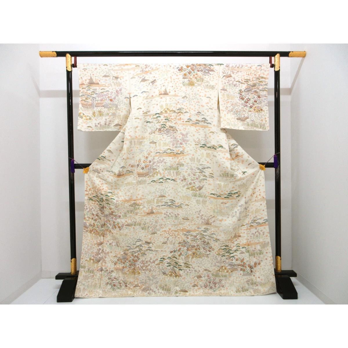 訪問着　友禅金彩加工　刺繍入り