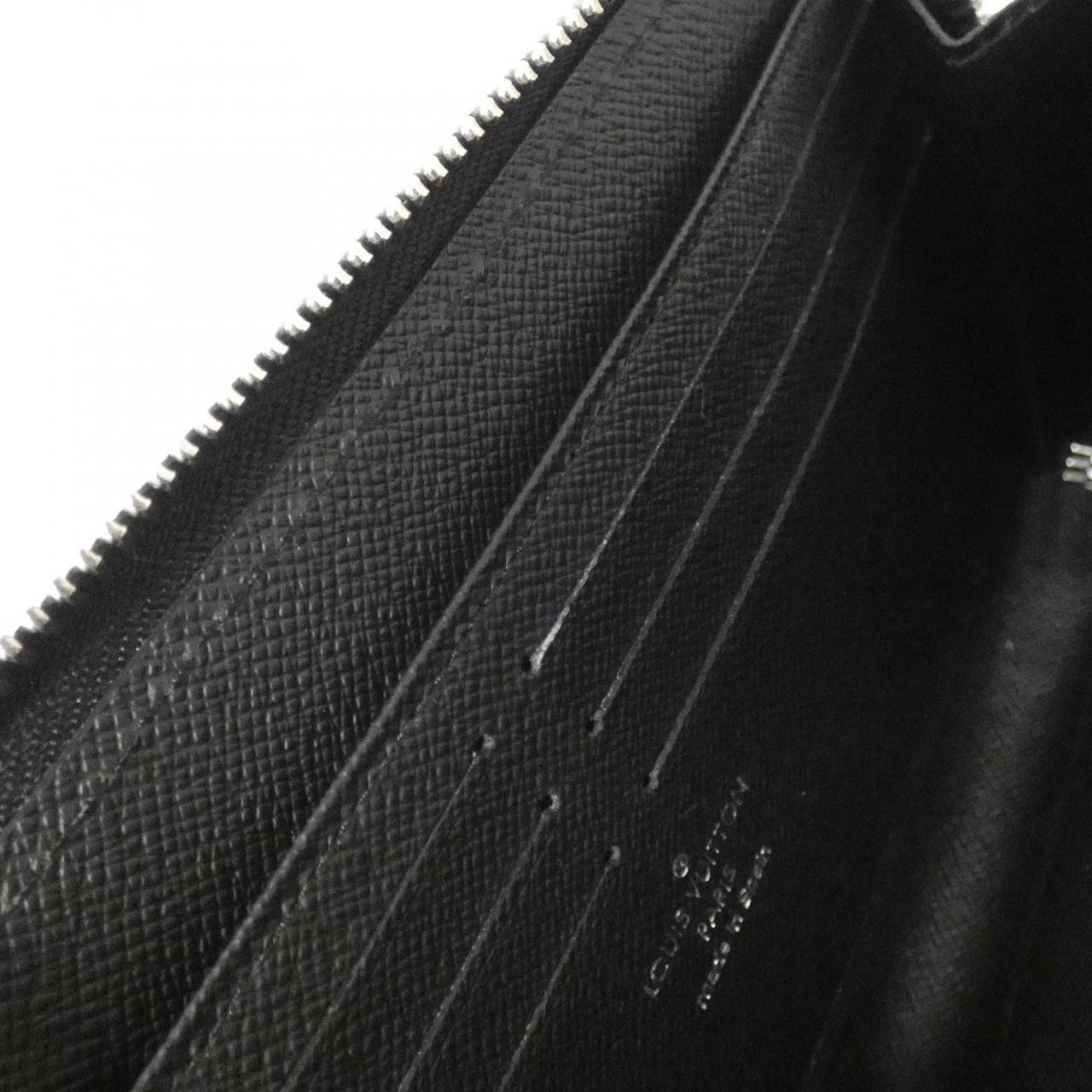 ルイヴィトン タイガ ジッピー ドラゴンヌ M69409 財布