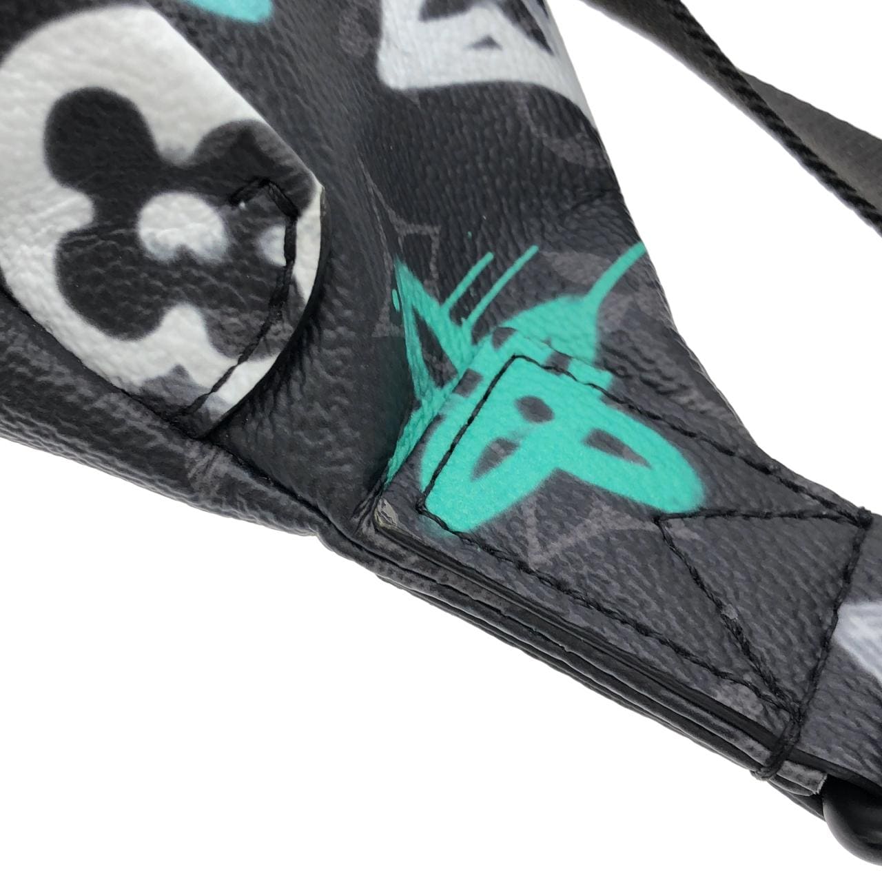 ルイヴィトン モノグラム エクリプス(LVグラフィティ ヴェール) ディスカバリー バムバッグ PM M21397 ショルダーバッグ