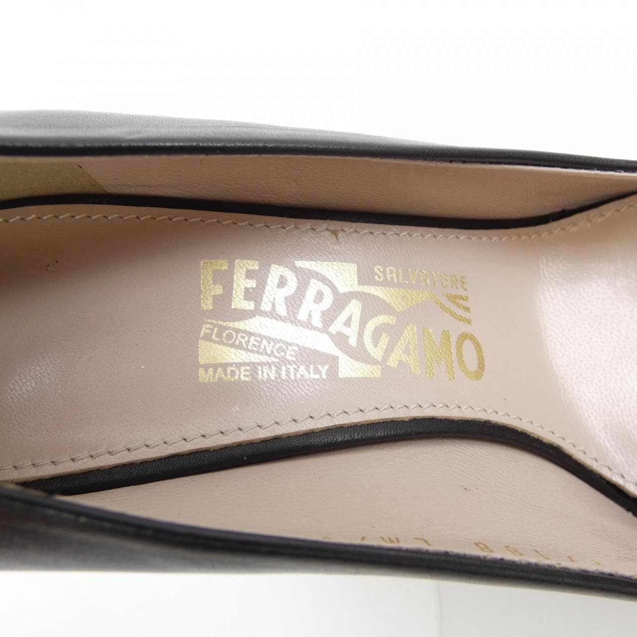 サルヴァトーレフェラガモ SALVATORE FERRAGAMO パンプス
