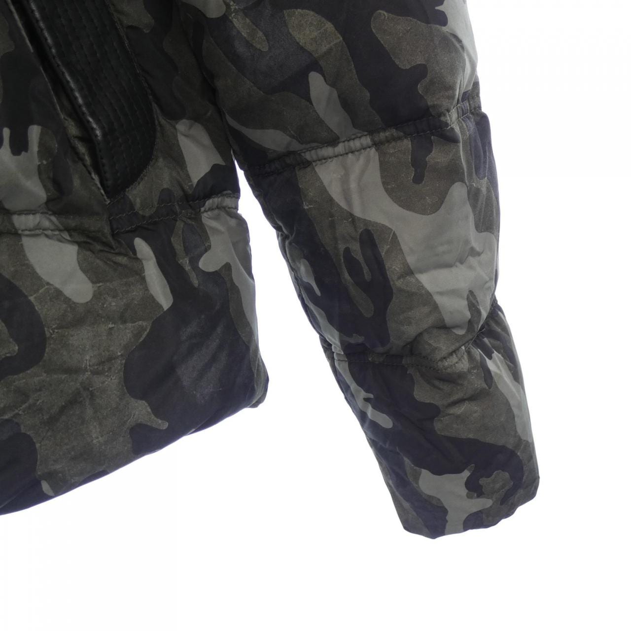 デュベティカ DUVETICA ダウンジャケット