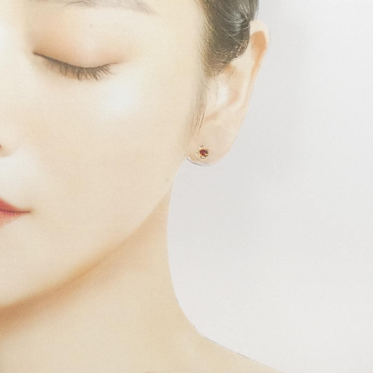 【新品】K18YG フラワー ガーネット ピアス