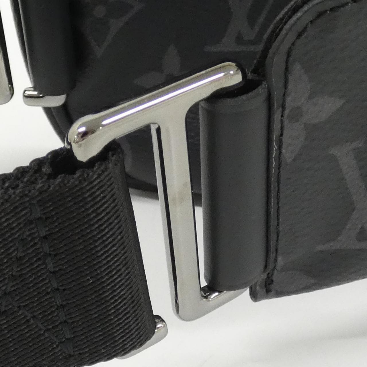 ルイヴィトン モノグラム エクリプス バムバッグ M42906 ショルダーバッグ