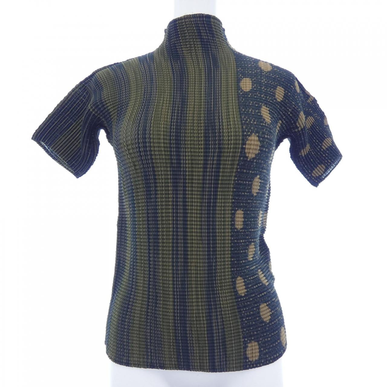 イッセイミヤケ ISSEY MIYAKE トップス