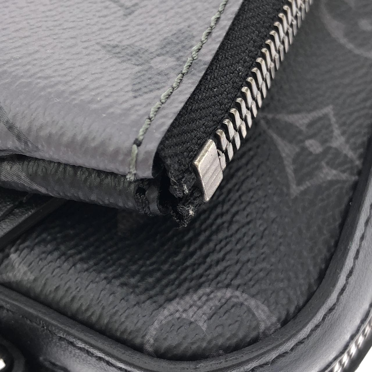 ルイヴィトン モノグラム エクリプス リバース トリオ メッセンジャー M69443 ショルダーバッグ