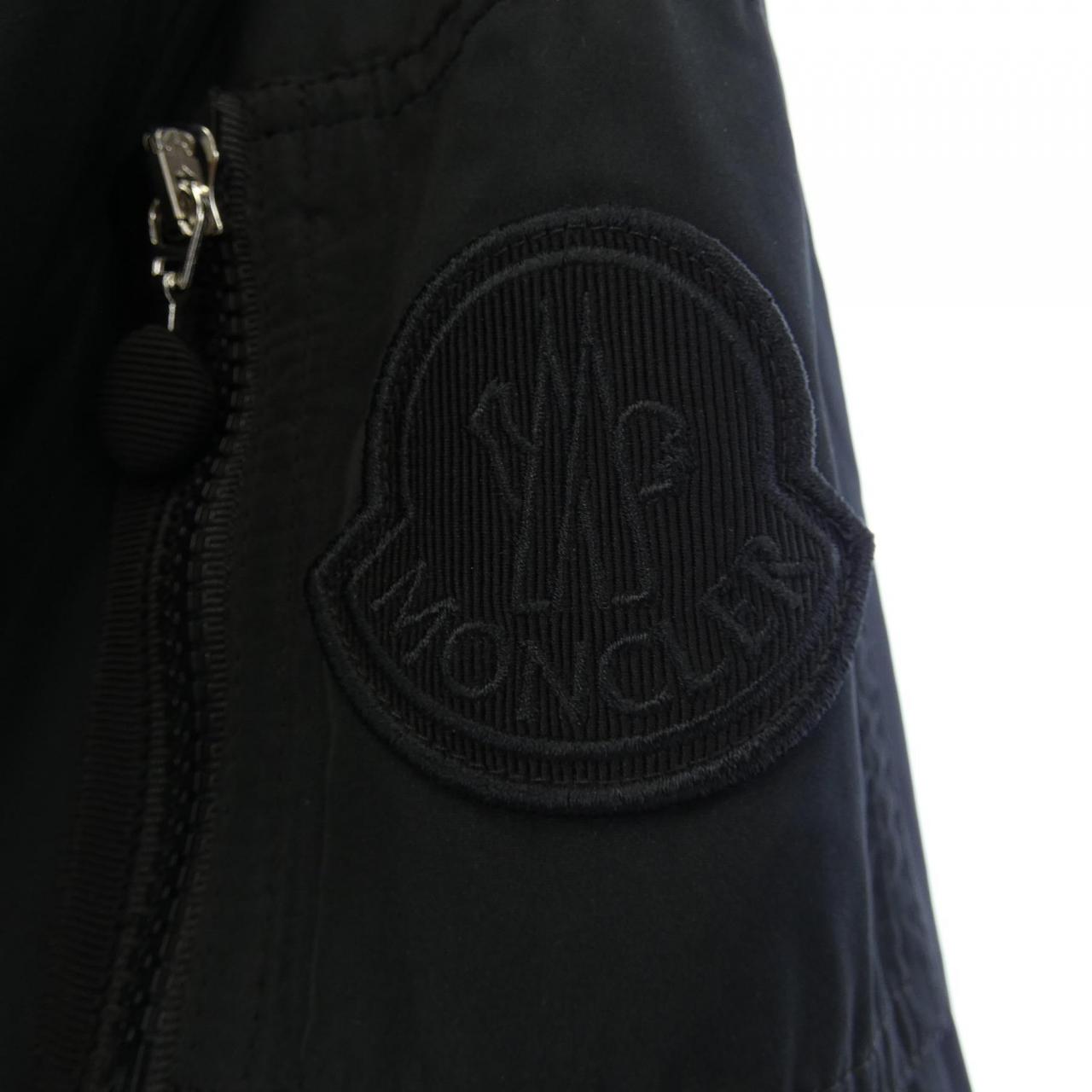 モンクレール MONCLER ダウンジャケット