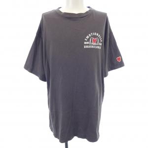 EMOTIONALLY UN AVAIL Tシャツ