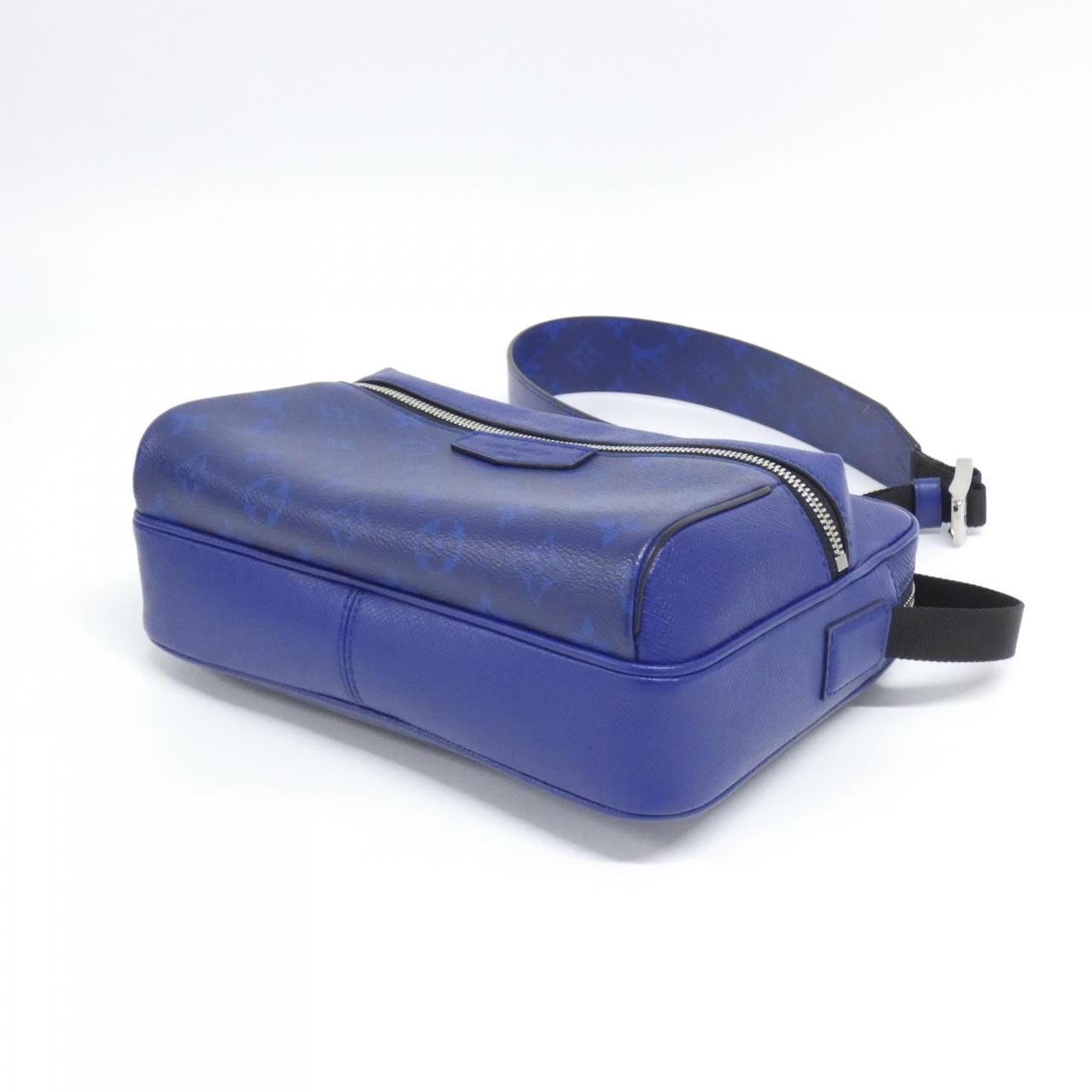 ルイヴィトン タイガ ラマ アウトドア メッセンジャー PM M30242 ショルダーバッグ