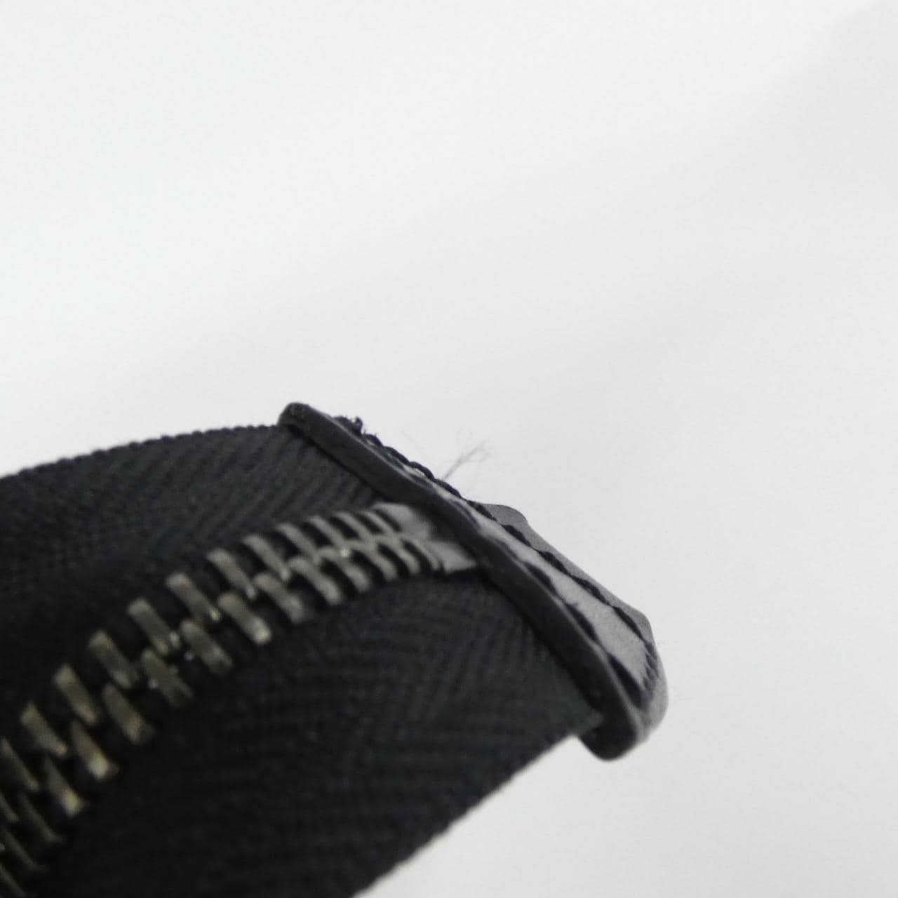 ルイヴィトン モノグラム エクリプス リバース ガストン ウェアラブル ウォレット M81124 ショルダーバッグ