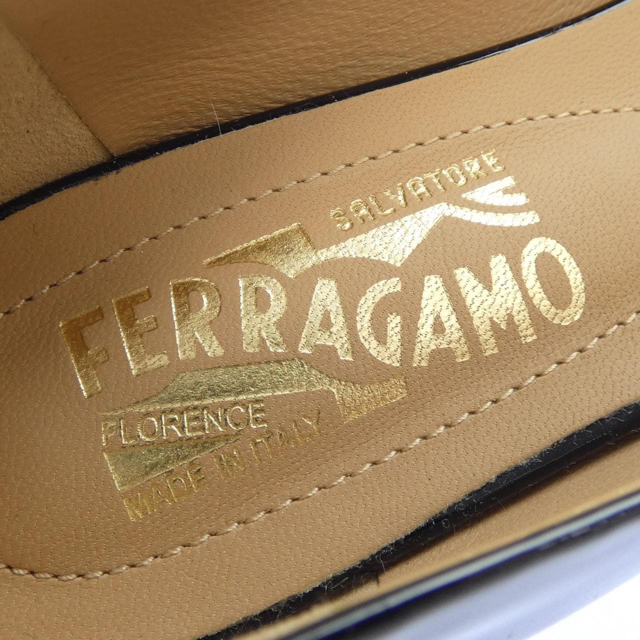 サルヴァトーレフェラガモ SALVATORE FERRAGAMO フラットシューズ