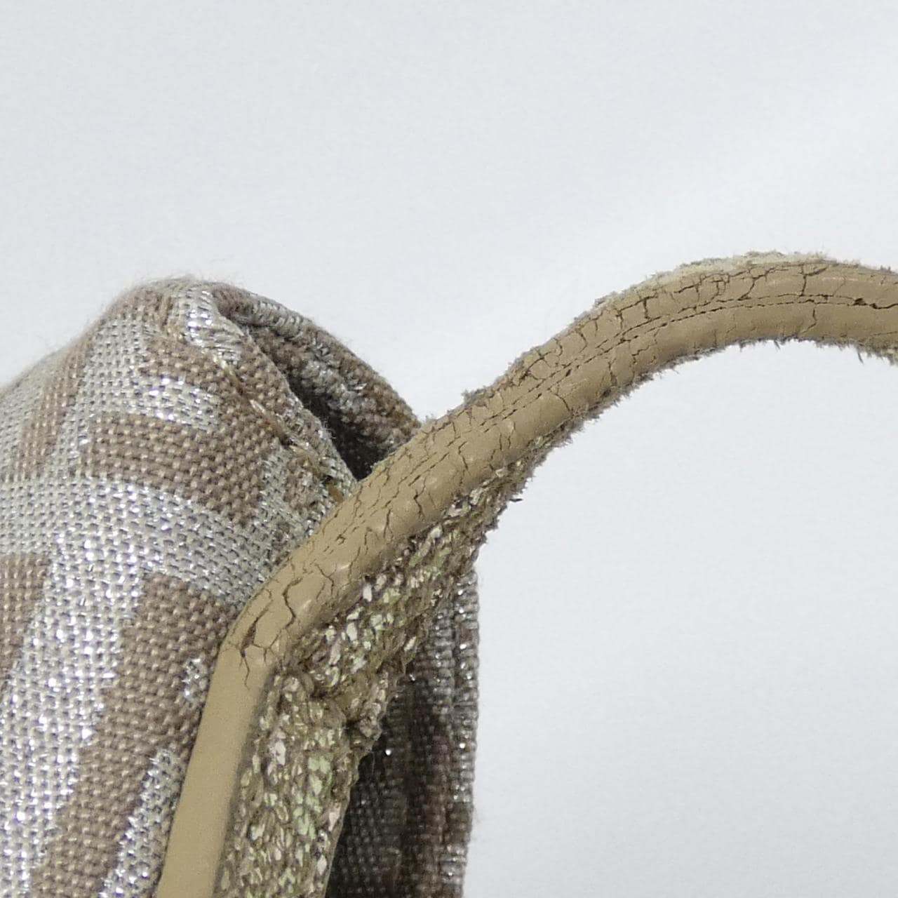 フェンディ 8BT075 RQ6 ショルダーバッグ