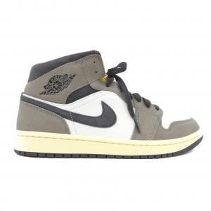 エアジョーダン AIR JORDAN HQ2011 100 スニーカー