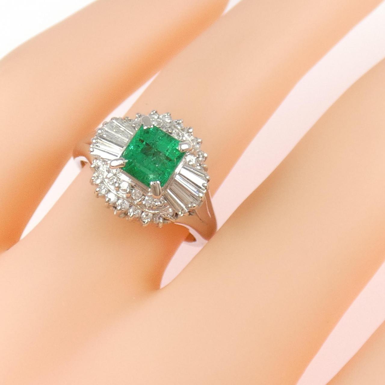 PT900 エメラルド リング 0.86CT
