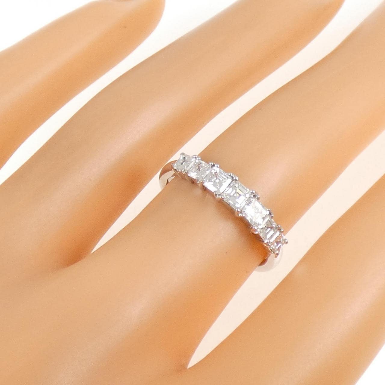 ジーエスティービー ダイヤモンド リング 0.75CT