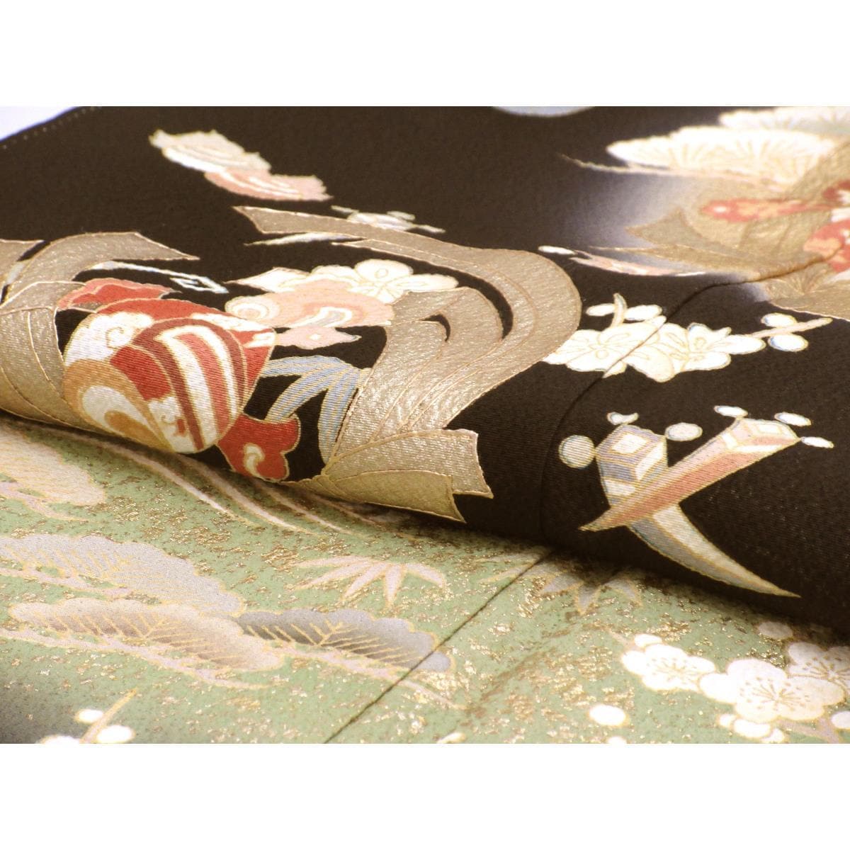 【未使用品】黑色留袖和服，饰以友禅金和渐变染色