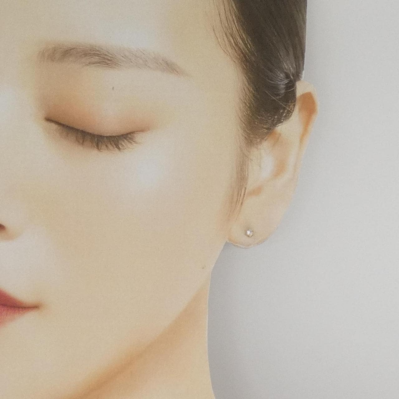 K18YG单钻鑽石耳環