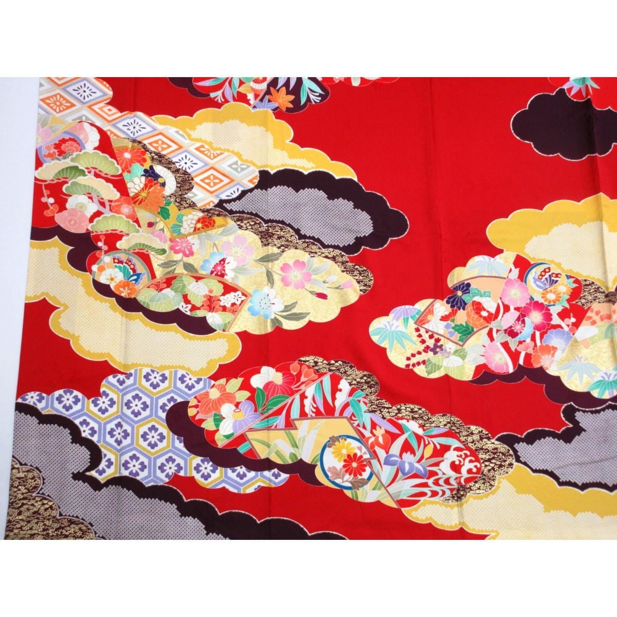 振袖　友禅金彩加工　刺繍入り