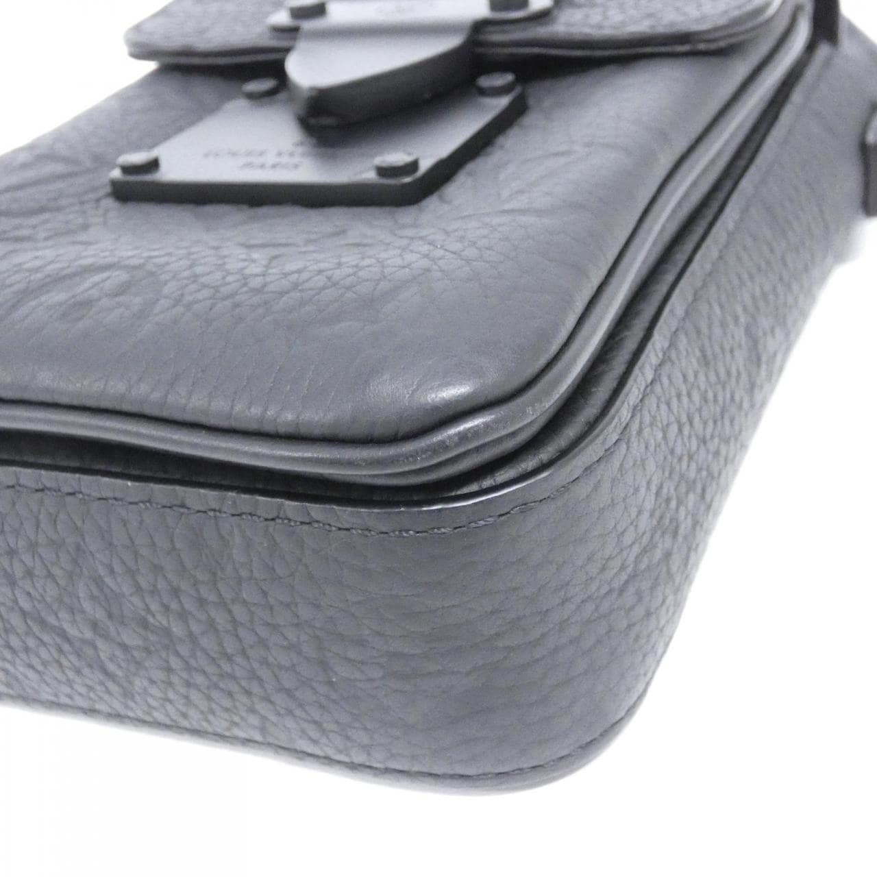 ルイヴィトン トリヨン モノグラム Sロック ヴェルティカル ウエアラブル ウォレット M81524 ショルダーバッグ