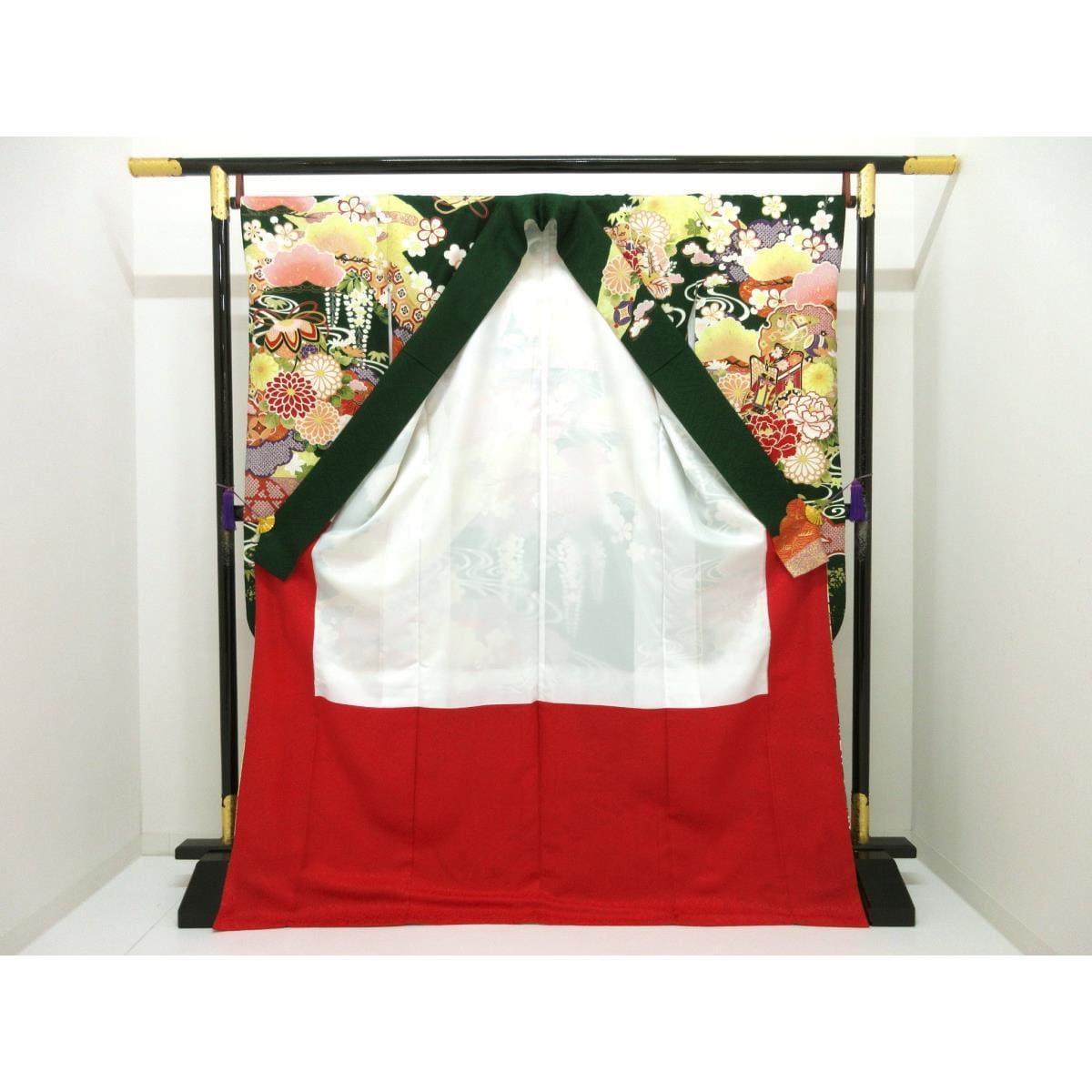 振袖　友禅金彩加工　刺繍入り