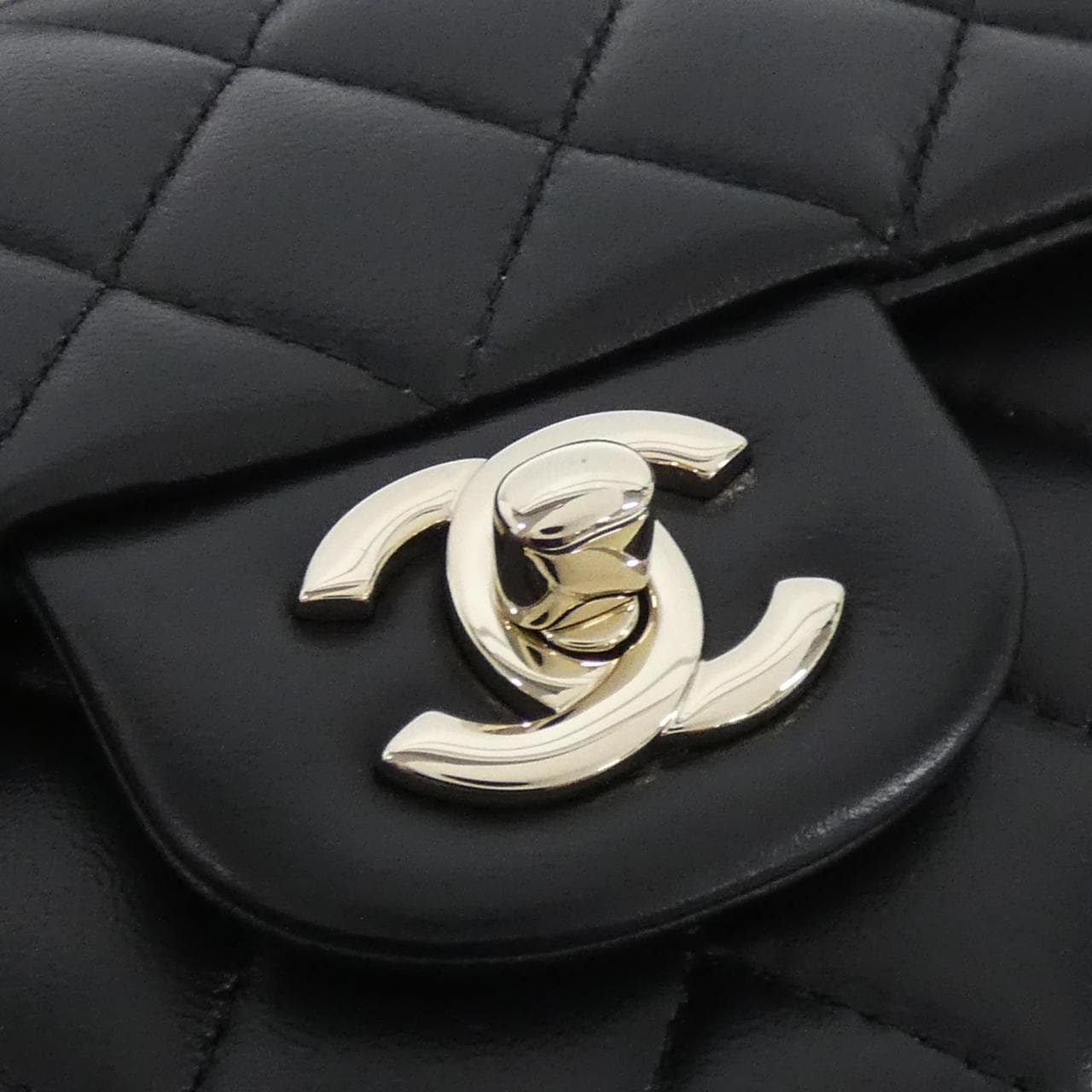 CHANEL AS2431 bag
