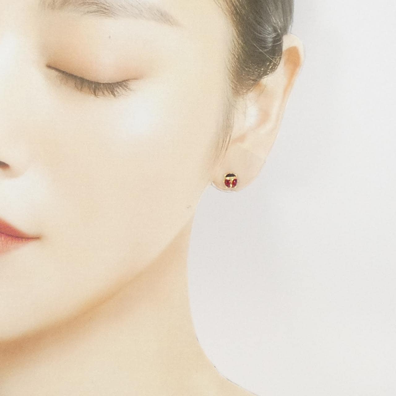 750YG/K18YG テントウムシ 樹脂 ピアス