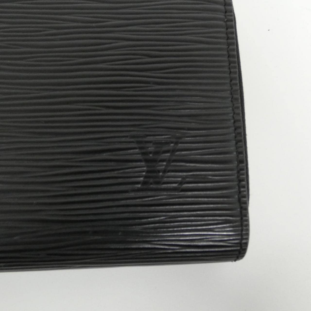 ルイヴィトン エピ ジッピー ウォレット M68755 財布