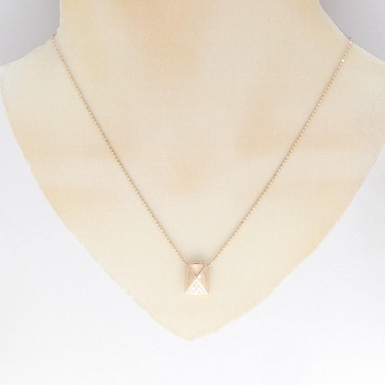 Tasaki Diamond necklace 0.16CT