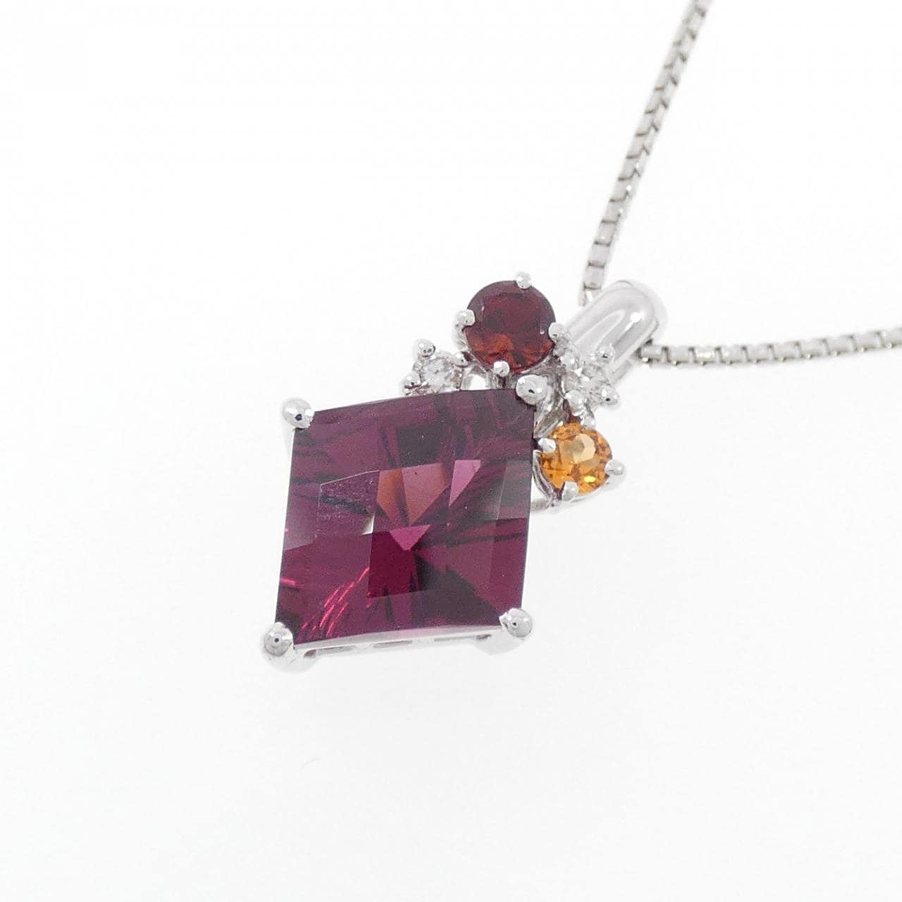 K18WG Garnet Necklace 3.50CT