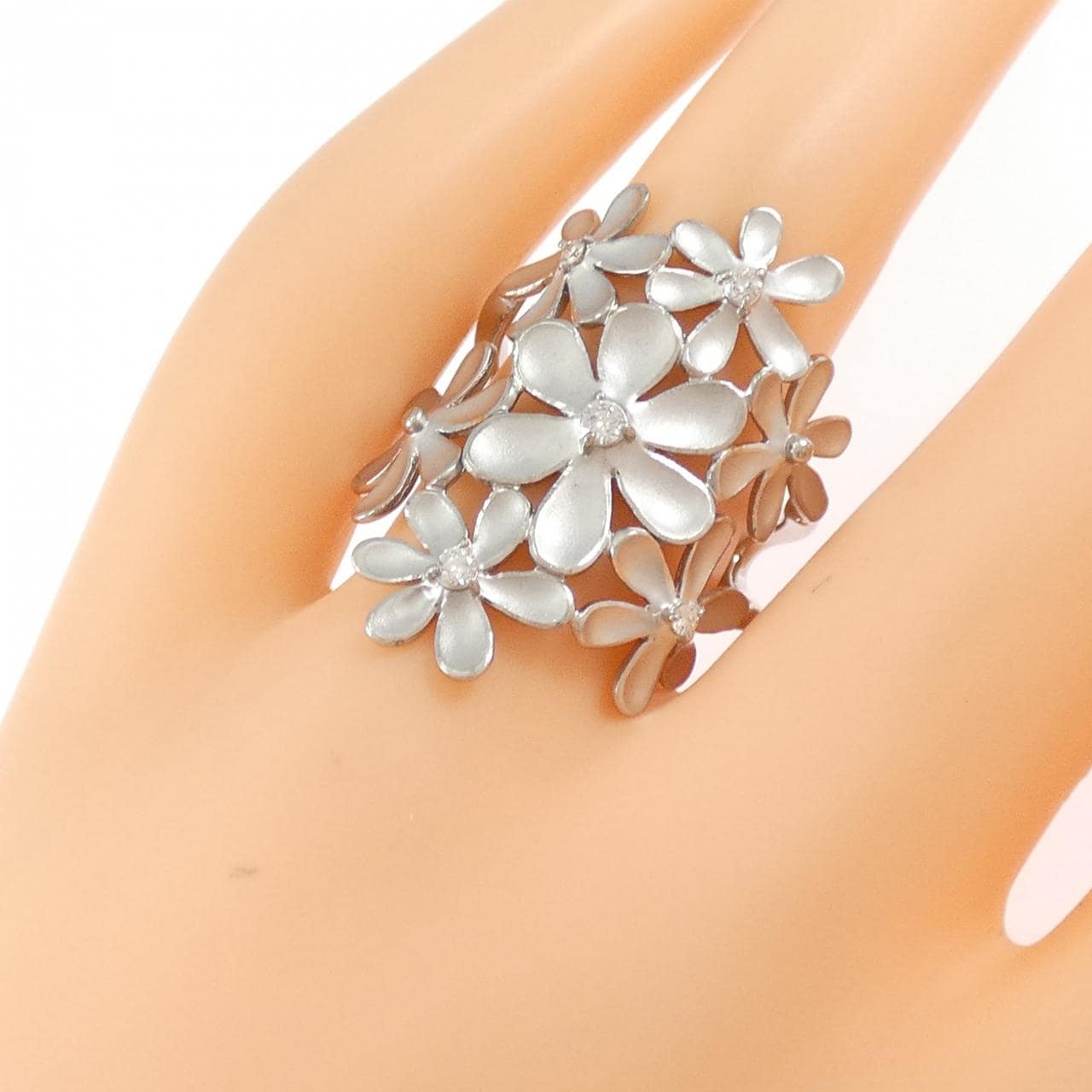K18WG flower Diamond ring 0.13CT