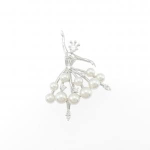 Tasaki Akoya pearl brooch