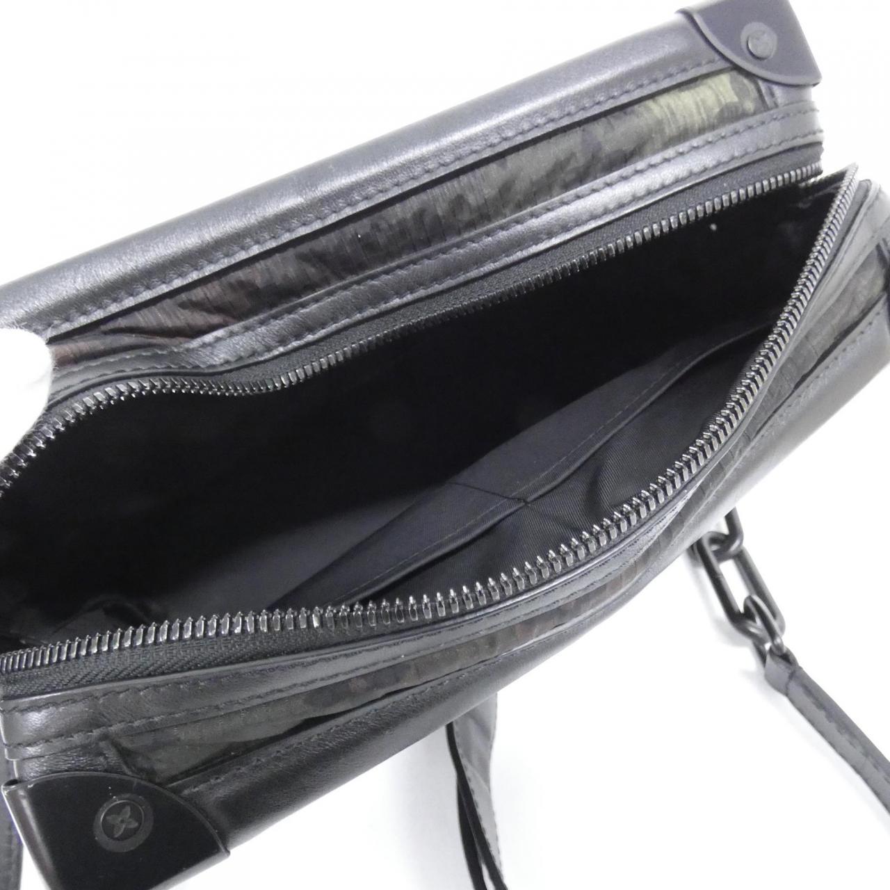 ルイヴィトン モノグラム カモフラージュ ソフトトランク M56428 ショルダーバッグ